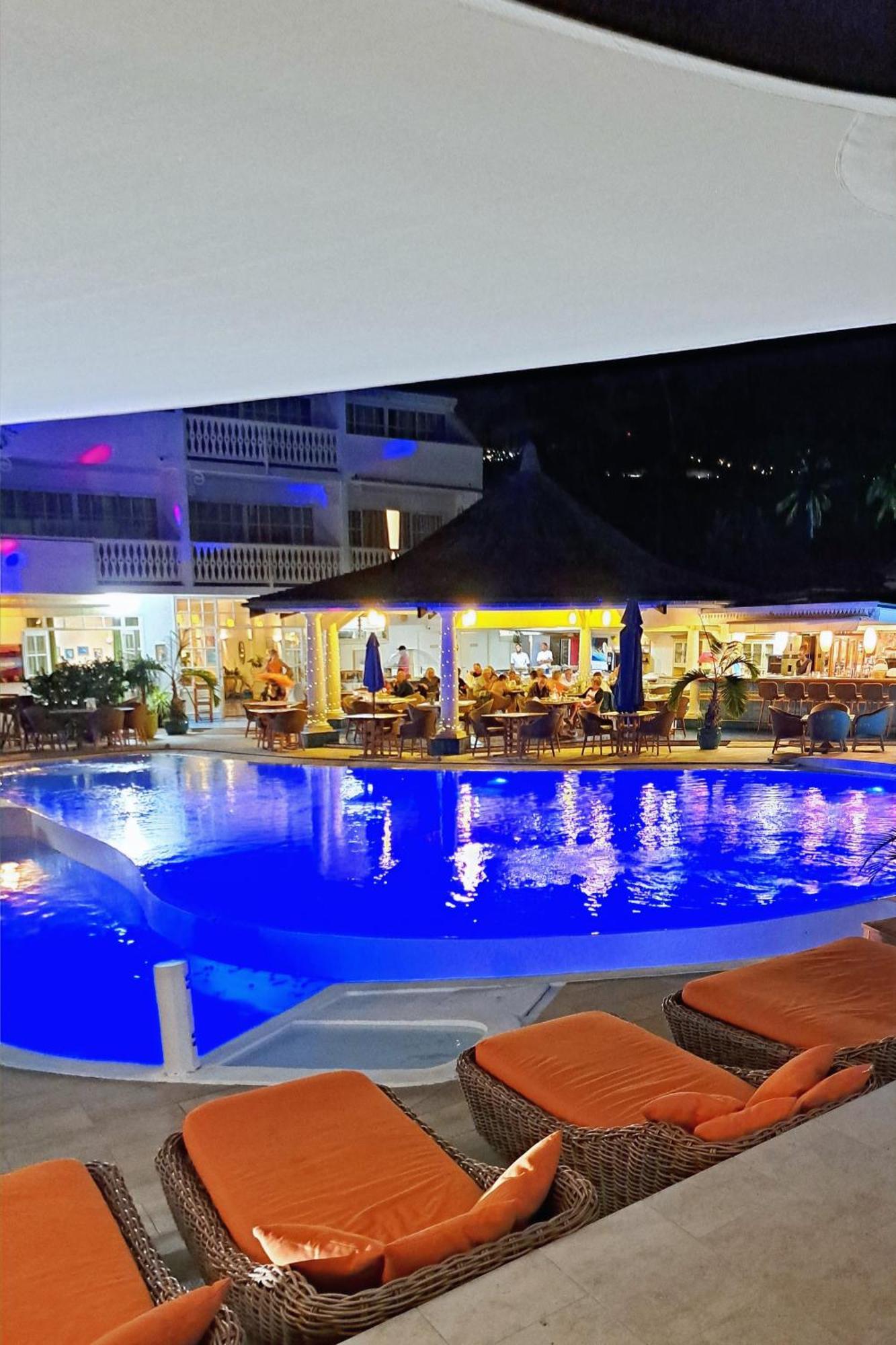 Le Nautile Beachfront Saint-Gilles Les Bains Exterior photo